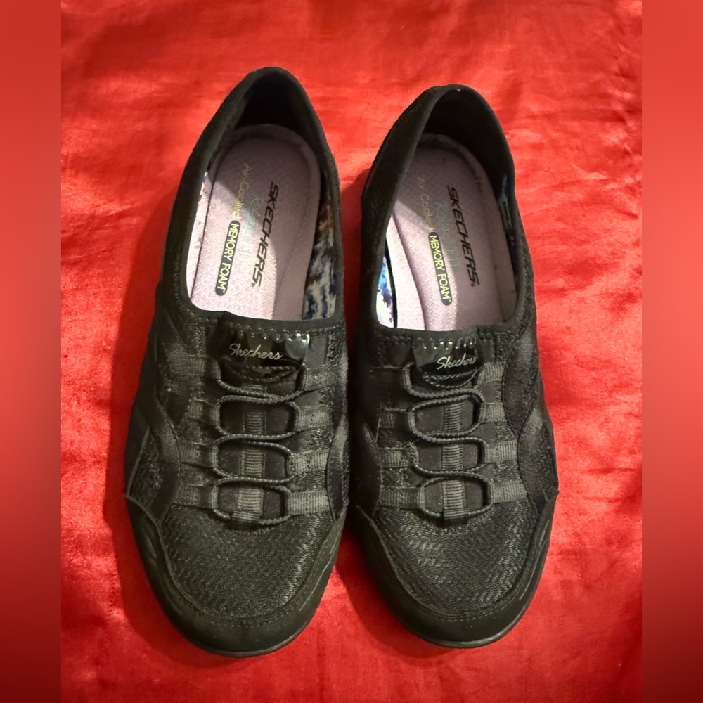SKECHERS Relaxed Fit Memory Foam Slip-On Shoes size 7